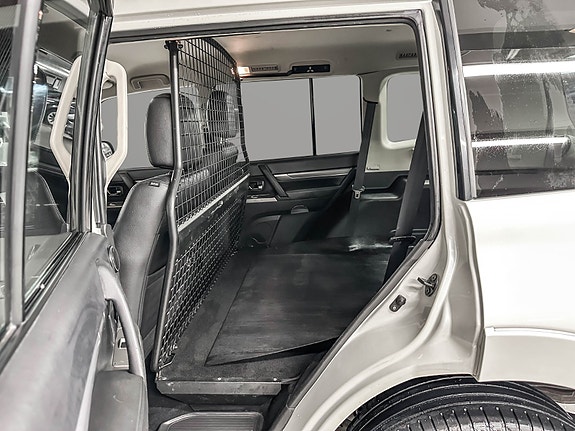Mitsubishi Pajero 26 of 30