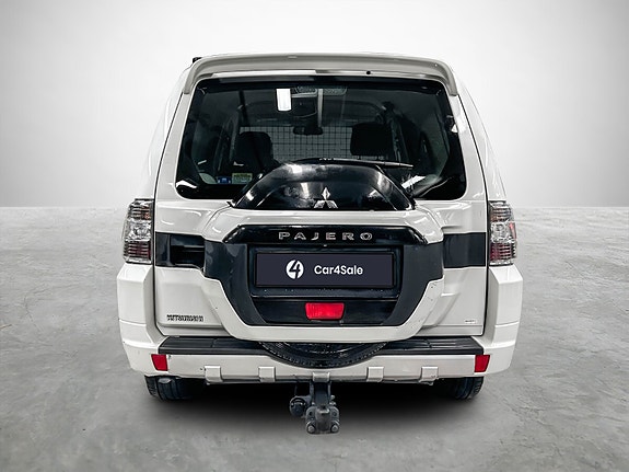 Mitsubishi Pajero 4 of 30