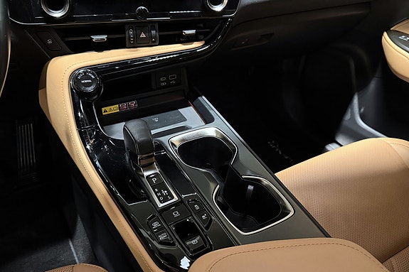 Lexus NX450h 14 of 25