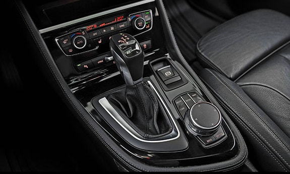 BMW 225xe 17 of 22