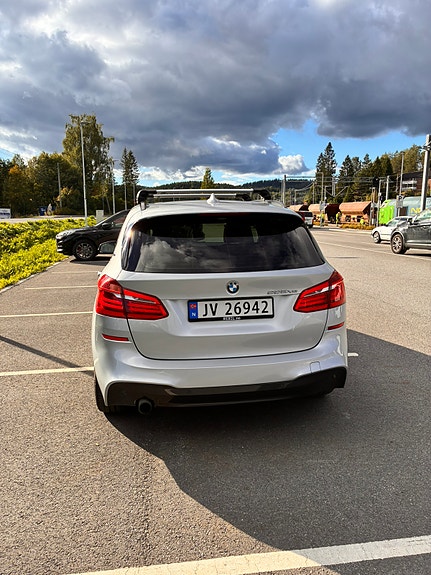 BMW 225xe 2 of 22