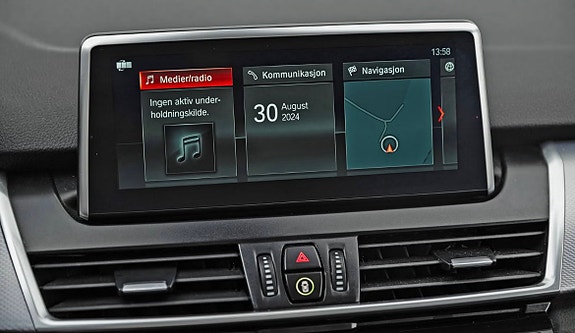 BMW 225xe 15 of 22