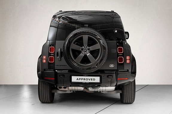 Land Rover Defender 110 9 of 30