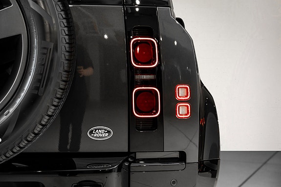 Land Rover Defender 110 10 of 30