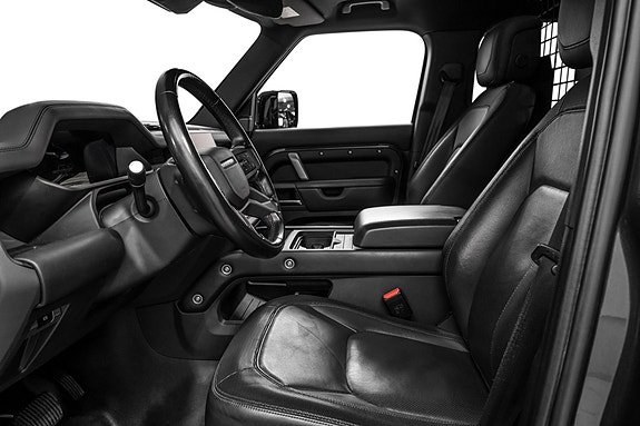 Land Rover Defender 110 12 of 30