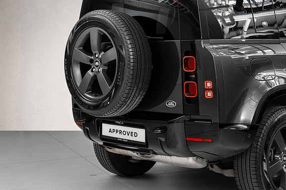 Land Rover Defender 110 8 of 30