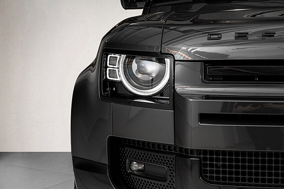 Land Rover Defender 110 5 of 30