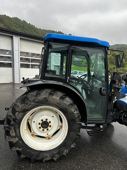 New Holland TN75DA 7 of 26