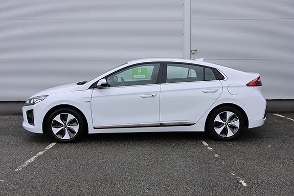 Hyundai IONIQ 3 of 30