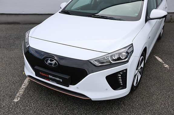 Hyundai IONIQ 2 of 30