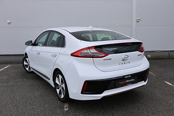 Hyundai IONIQ 4 of 30