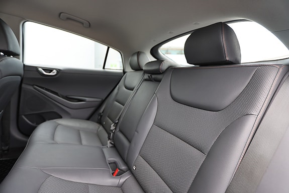 Hyundai IONIQ 18 of 30