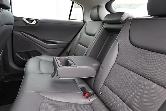 Hyundai IONIQ 19 of 30