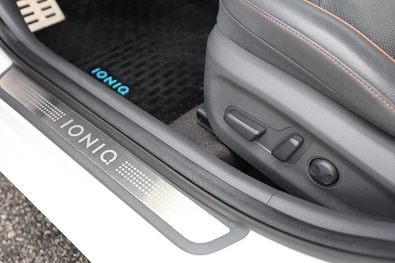 Hyundai IONIQ 11 of 30