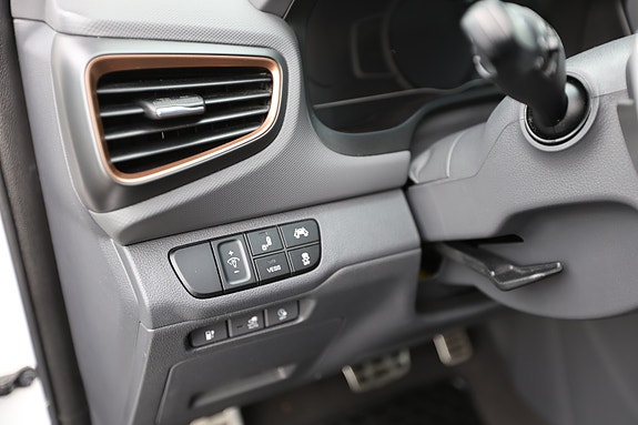 Hyundai IONIQ 12 of 30