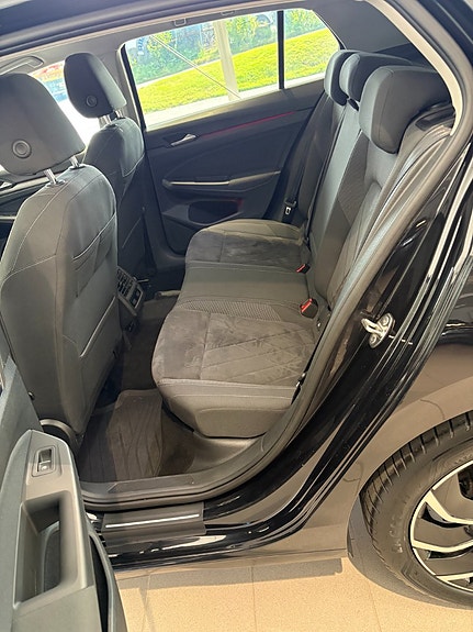 Volkswagen Golf VIII 8 of 15