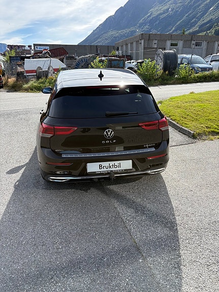 Volkswagen Golf VIII 3 of 15
