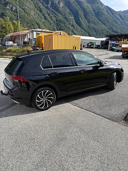 Volkswagen Golf VIII 4 of 15