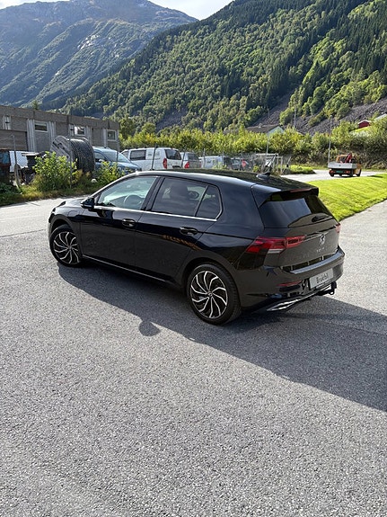Volkswagen Golf VIII 2 of 15