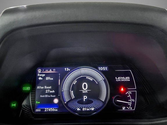 Lexus UX300e 12 of 23