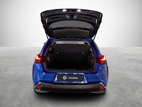 Lexus UX300e 18 of 23