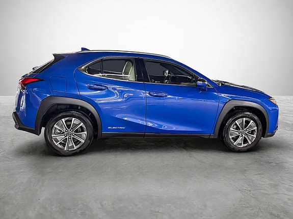 Lexus UX300e 7 of 23