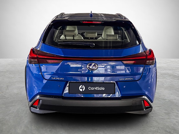 Lexus UX300e 4 of 23