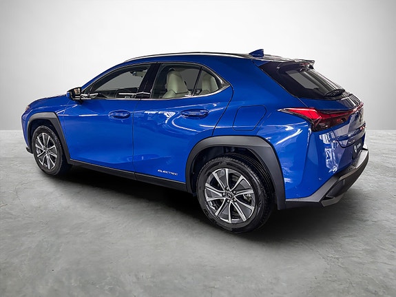 Lexus UX300e 3 of 23
