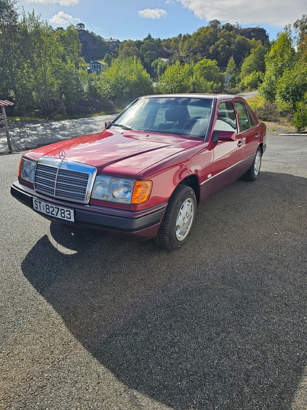 Mercedes-Benz 230 E 3 of 27