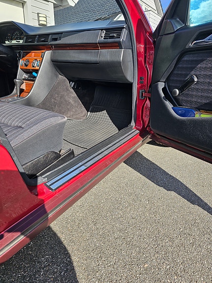 Mercedes-Benz 230 E 10 of 27