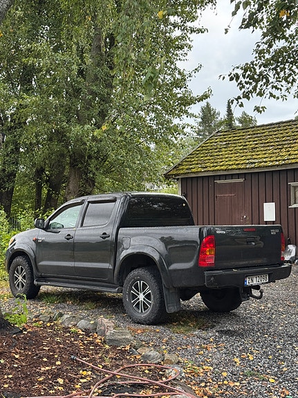 Toyota HiLux 3 of 11