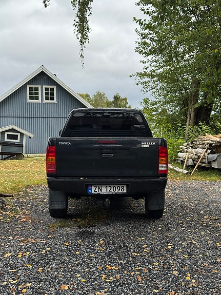 Toyota HiLux 4 of 11