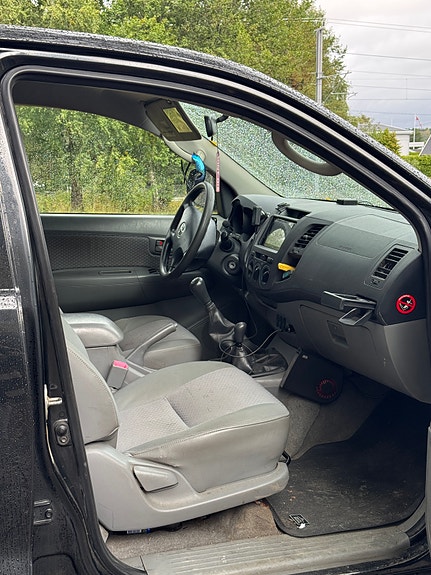 Toyota HiLux 8 of 11