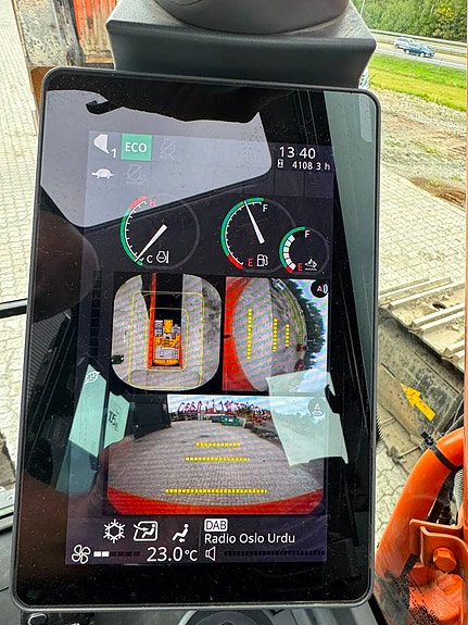 Hitachi ZX 350 LC-7 16 of 17