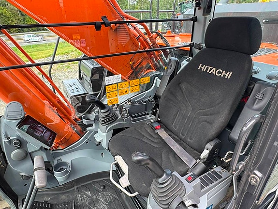 Hitachi ZX 350 LC-7 15 of 17