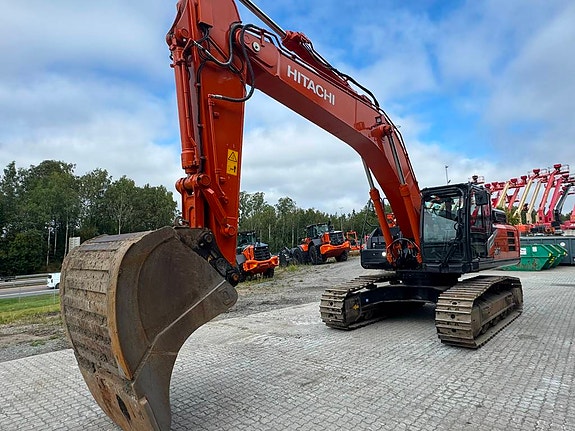 Hitachi ZX 350 LC-7 9 of 17