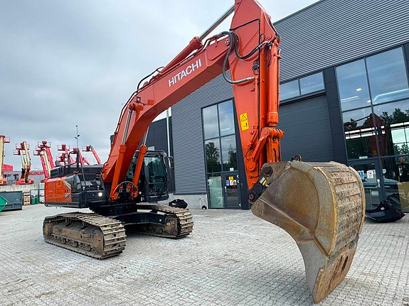 Hitachi ZX 350 LC-7 8 of 17