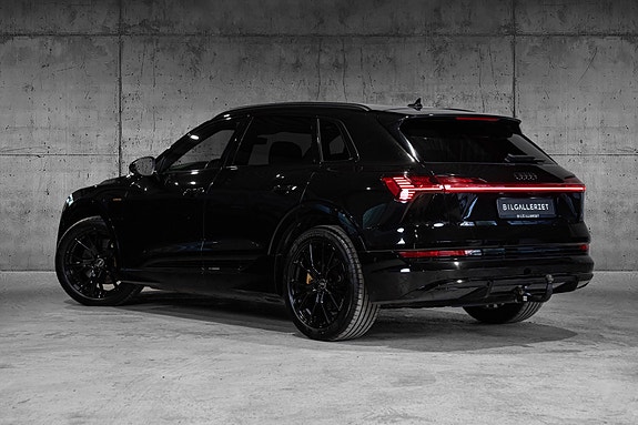 Audi 8 of 30