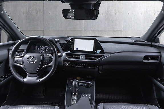 Lexus UX300e 23 of 26