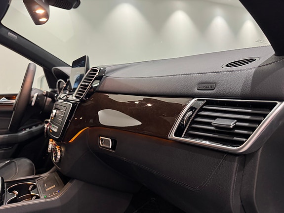 Mercedes-Benz GLS350 d 28 of 30