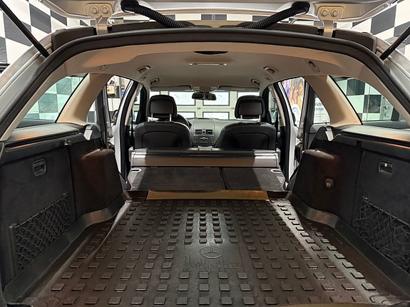 Mercedes-Benz C220 17 of 30