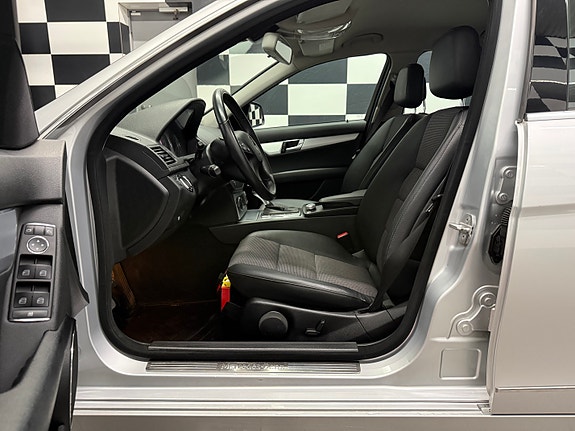Mercedes-Benz C220 19 of 30