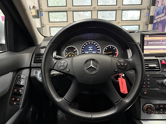 Mercedes-Benz C220 28 of 30