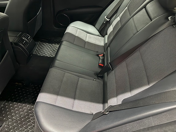 Mercedes-Benz C220 26 of 30
