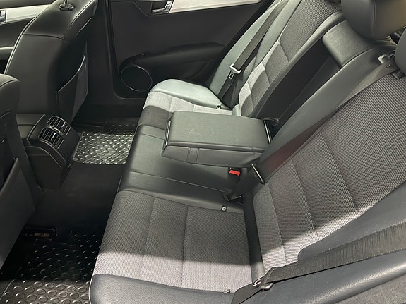 Mercedes-Benz C220 24 of 30