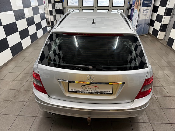 Mercedes-Benz C220 10 of 30