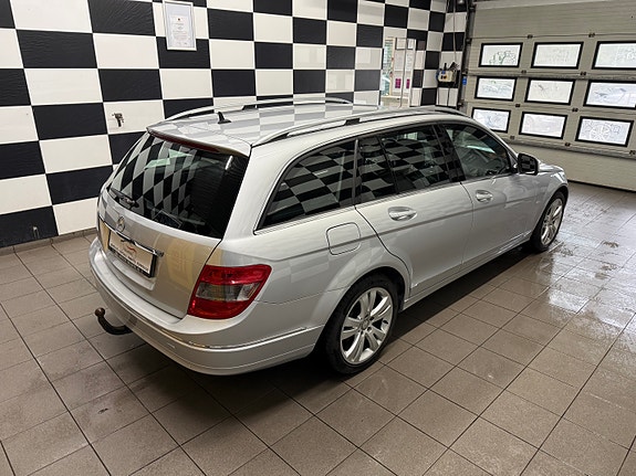 Mercedes-Benz C220 8 of 30