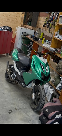 Yamaha Aerox 4 of 5