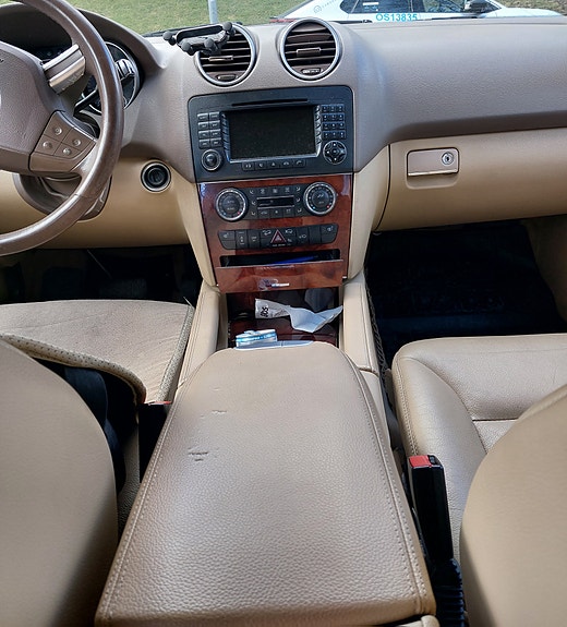 Mercedes-Benz ML350 7 of 10