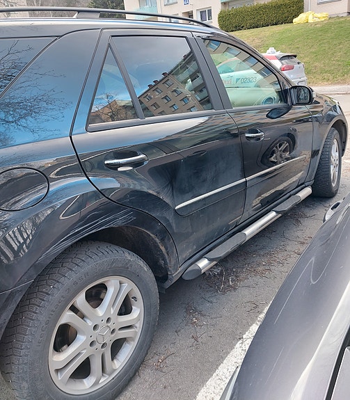 Mercedes-Benz ML350 5 of 10